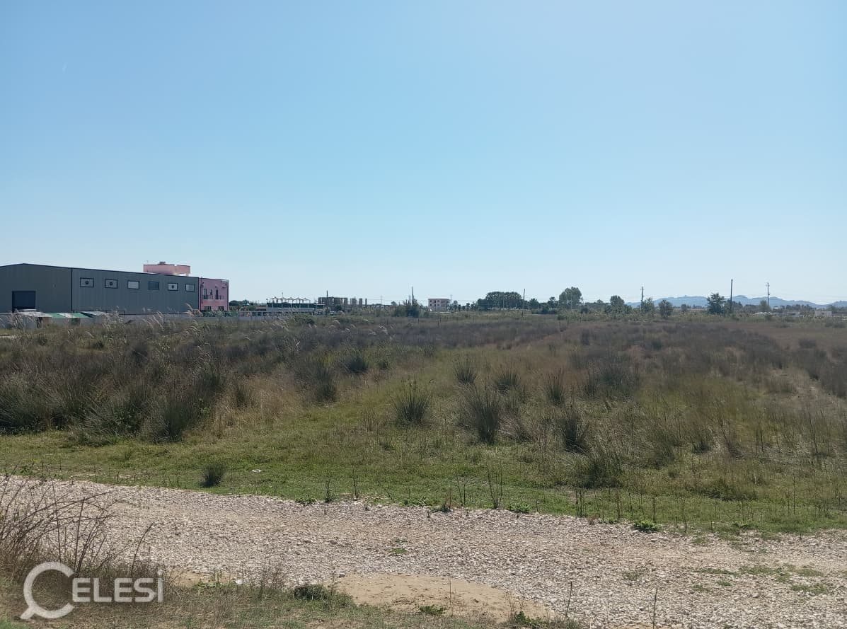 Truall ndërtimi në shitje, Bisht Kamez , prane plazhit Sektor Rinia, Durres. — foto 2