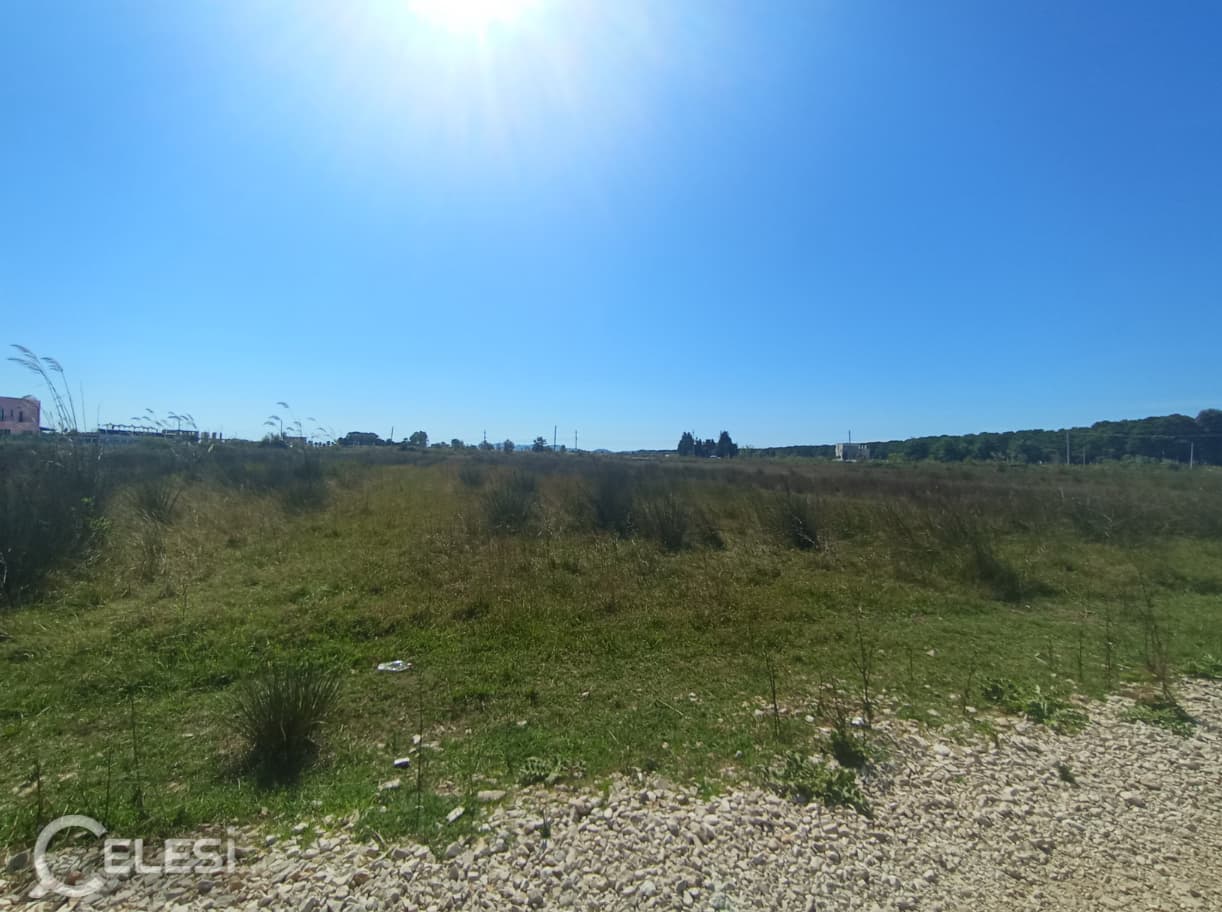 Truall ndërtimi në shitje, Bisht Kamez , prane plazhit Sektor Rinia, Durres. — foto 4