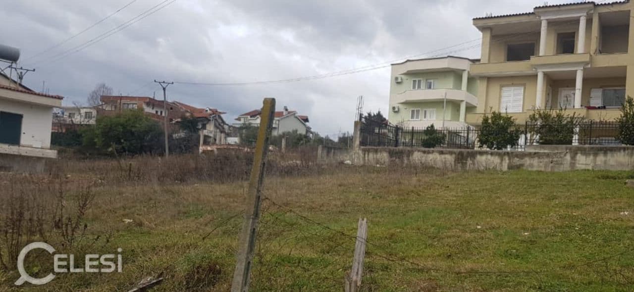 Truall ndërtimi në shitje, ne zone te mire — foto 3