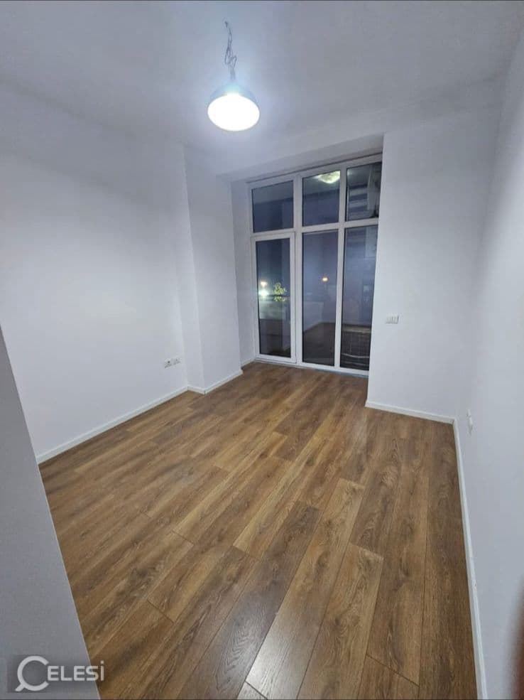 Zyrë me qira, Kika 2 — foto 2