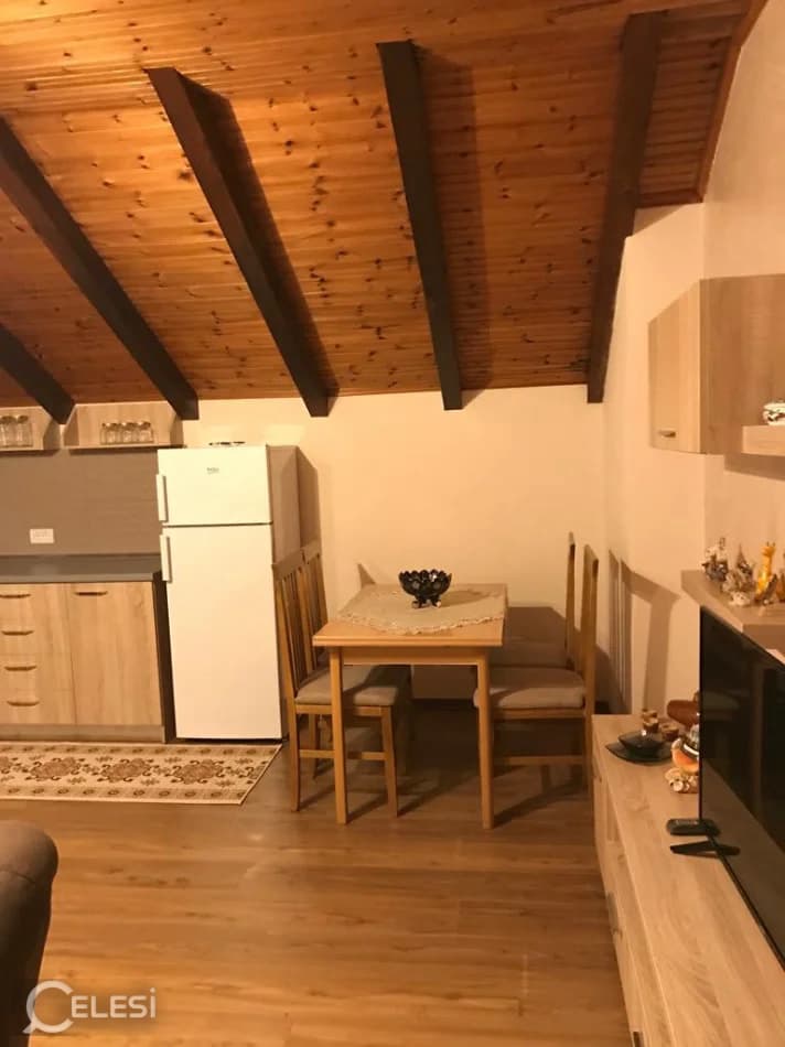 Vilë me qira, Xhamlliku — foto 5