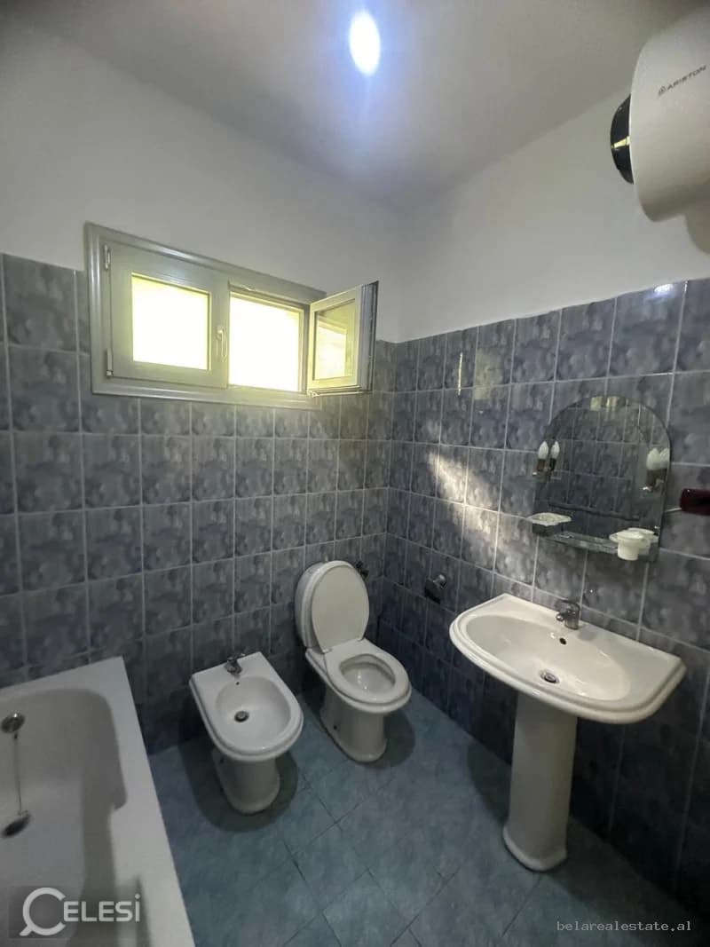Vilë me qira, Allias — foto 4
