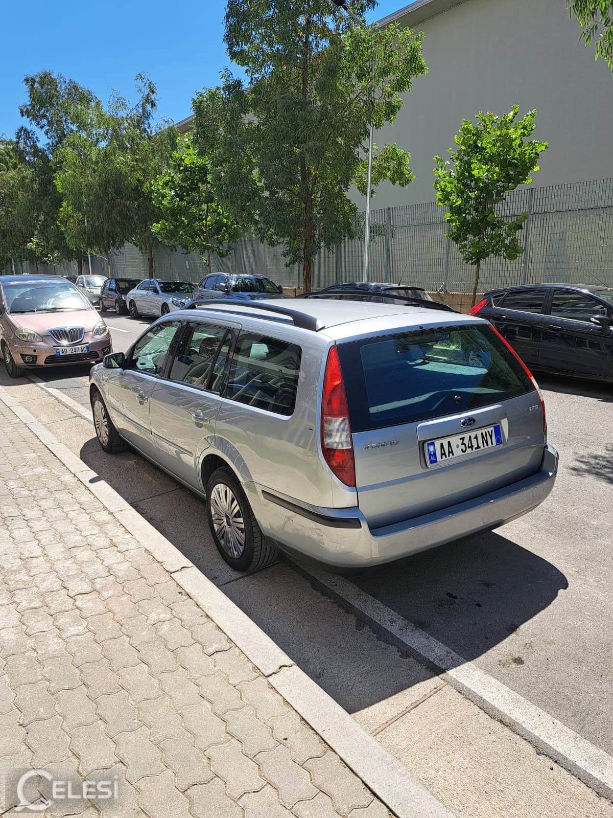 Shitet makinë e tipit Ford Mondeo Viti 2004 me Portobagazh. — foto 9