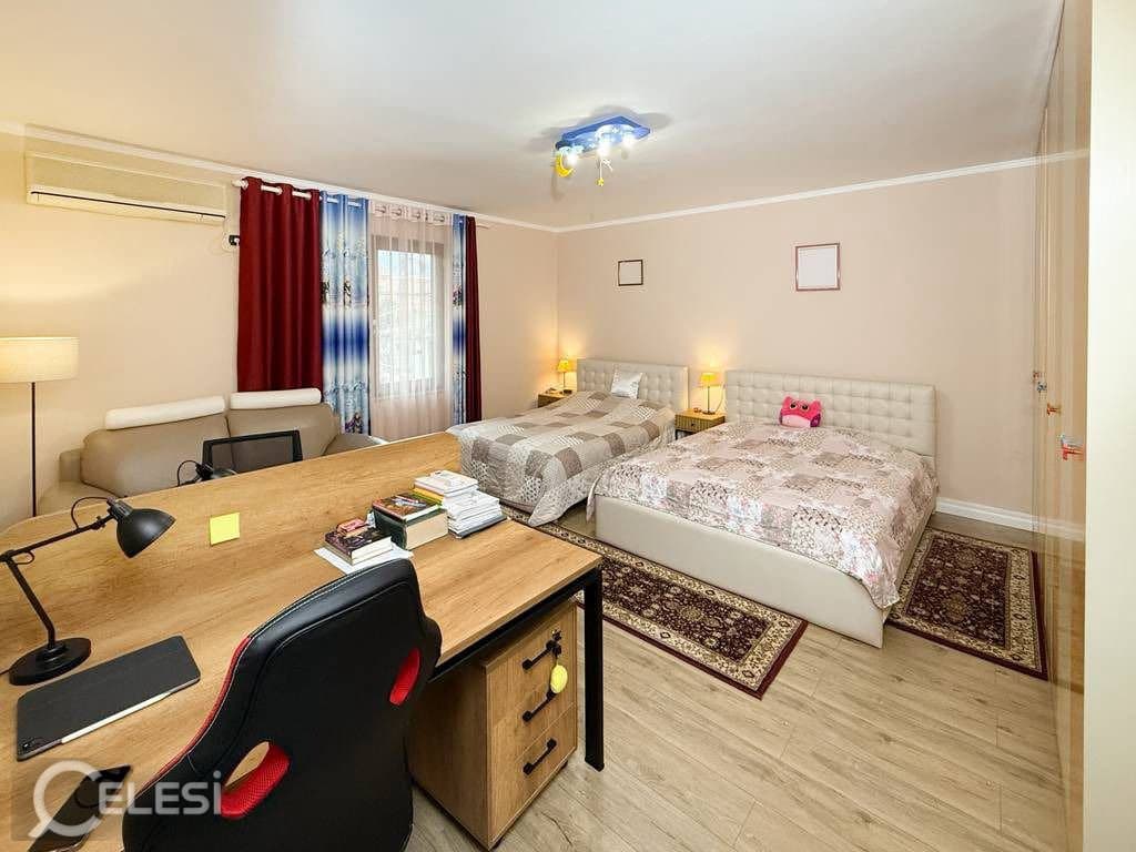 Vilë me qira, Shkolla e Kuqe — foto 3
