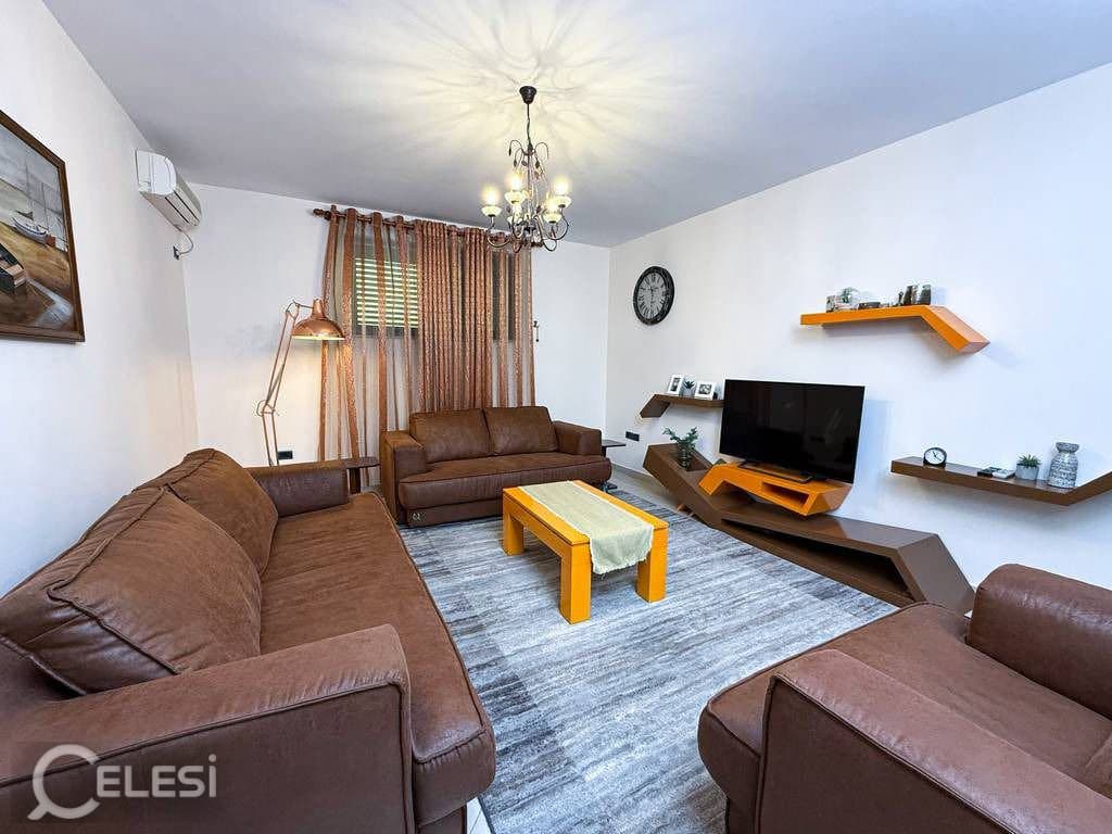Vilë me qira, Shkolla e Kuqe — foto 4