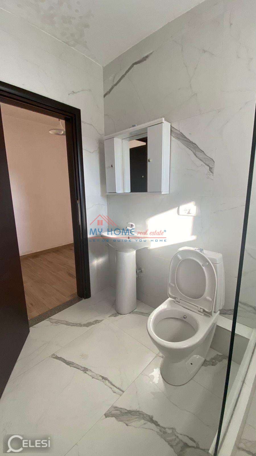 Zyrë me qira, Ali Demi — foto 3