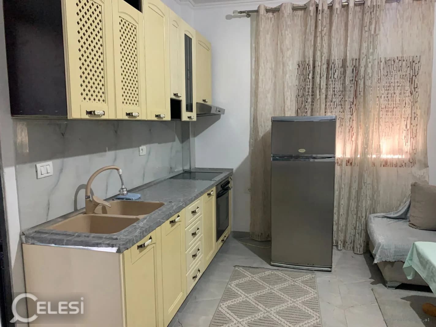 Vilë me qira, Astir — foto 2