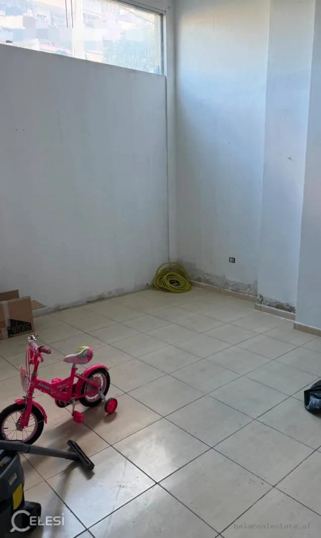 Dyqan në shitje, Blloku — foto 2