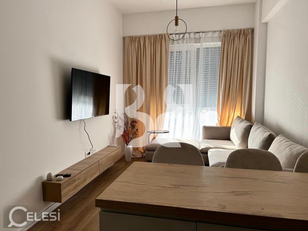 Apartament me qira, Fresk — foto 2